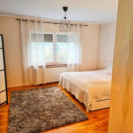 Lindenhof Apartman *